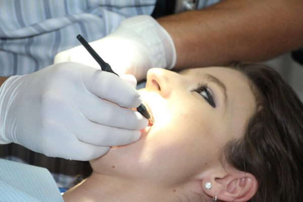 Popularne zabiegi dentystyczne