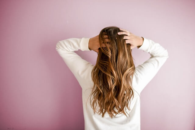 Jaki szampon przeciw wypadaniu włosów dla mężczyzn, a jaki dla kobiet?